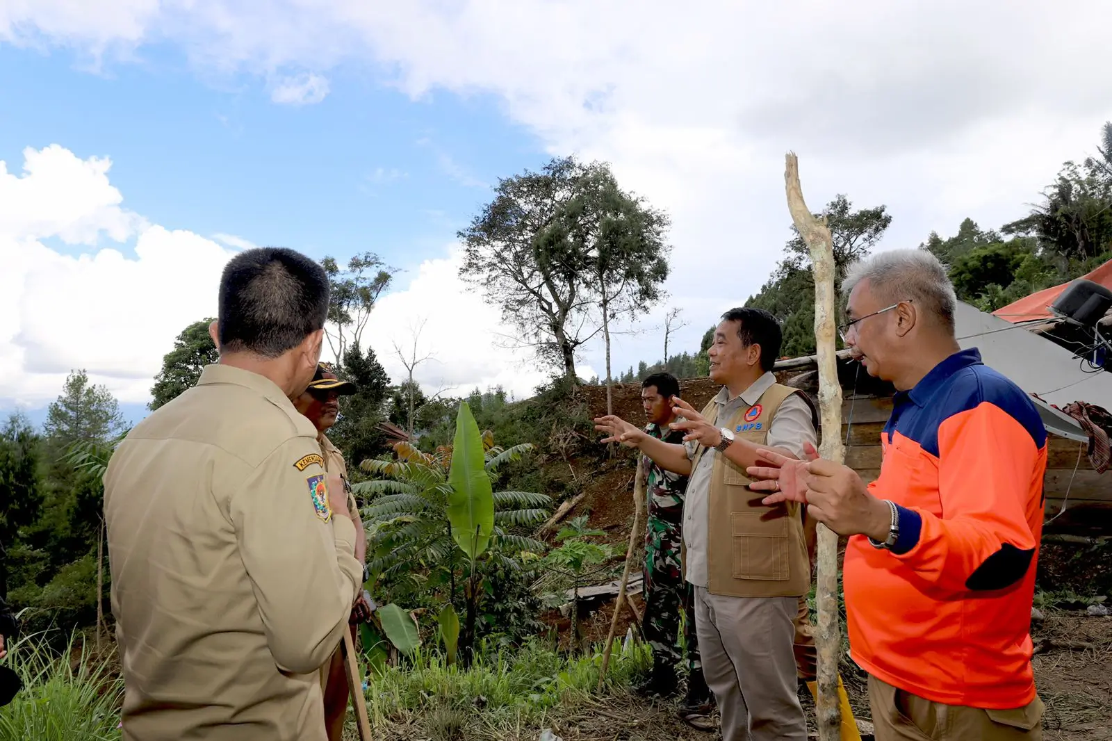 Fajar  akan melakukan koordinasi dengan dinas dan kementerian terkait guna membahas upaya menihilkan potensi bahaya tanah longsor susulan.